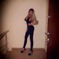 Yenişehir Durağı'nın Sihirli Kızı: Işıltılı Saçları ve Büyüleyici Gülümsemesi ile Tanışın